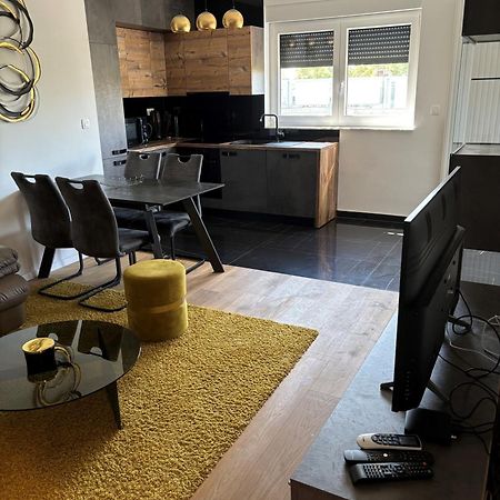 City East Apartment Zagreb With Private Parking מראה חיצוני תמונה