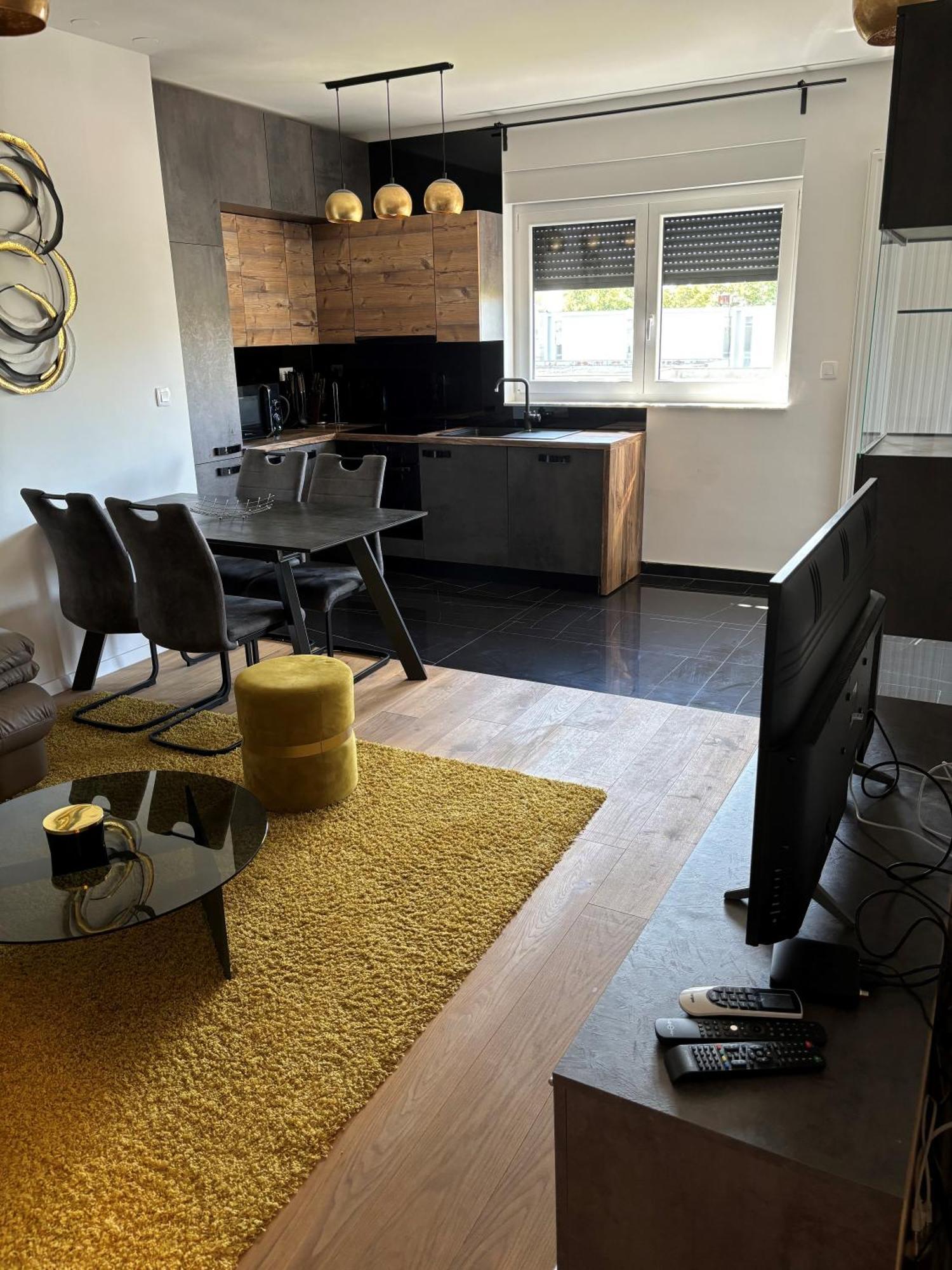 City East Apartment Zagreb With Private Parking מראה חיצוני תמונה